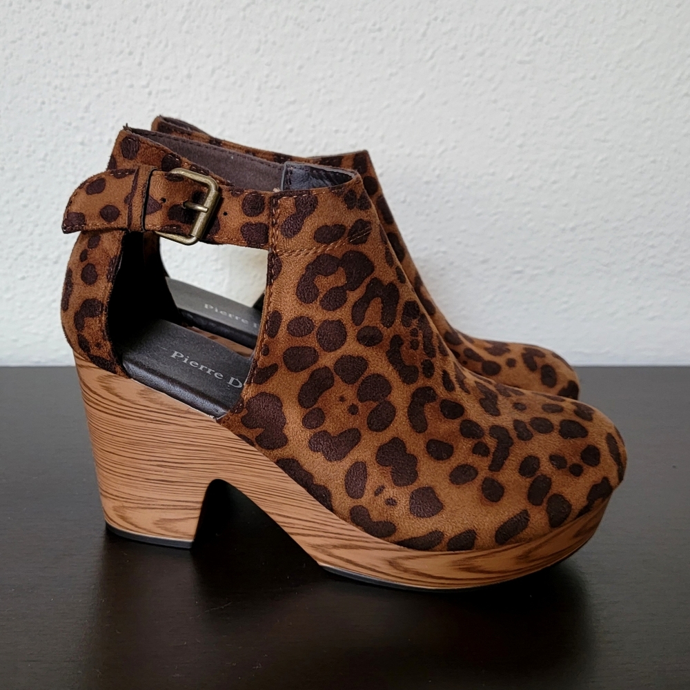 NEW Pierre Dumas Leopard Print Clogs, 7